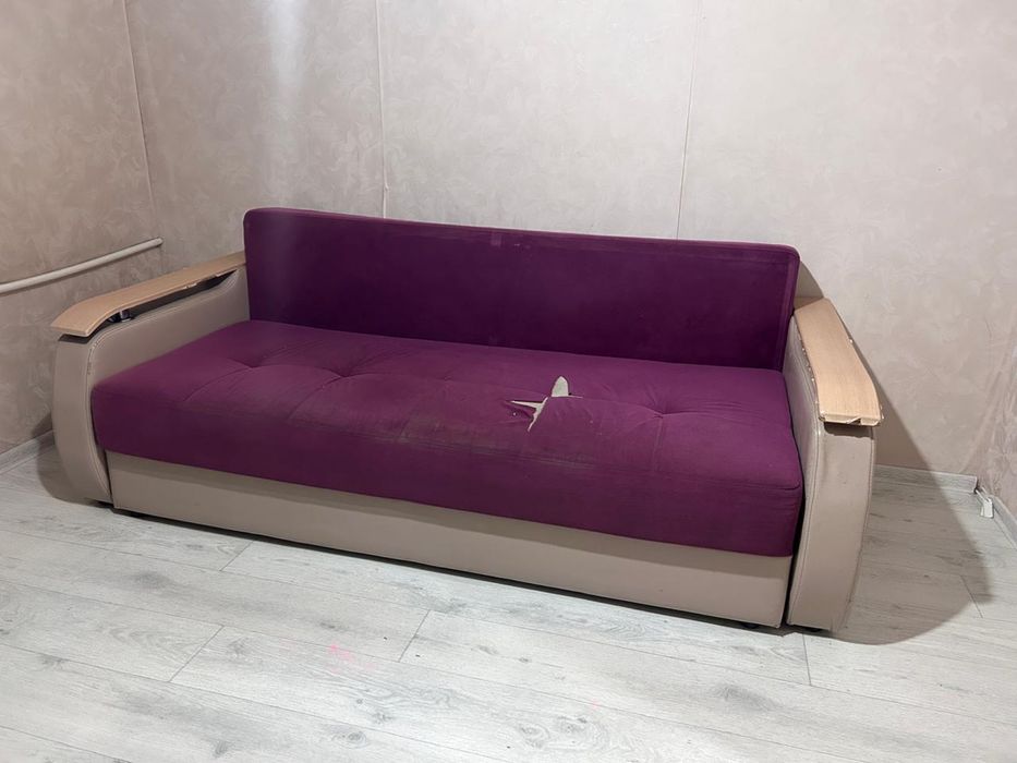 Все бесплатно. Диван.Люстра.Стол.