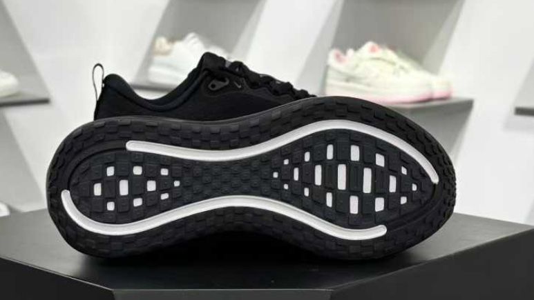 Нови мъжки маратонки Nike Vomero Plus all black