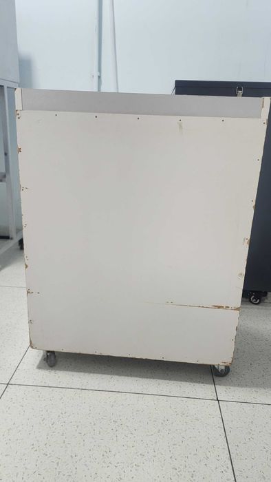 Продам столик с ящиками, на колёсах