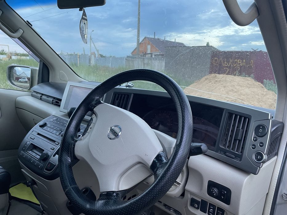 Автомобиль ниссан элгранд