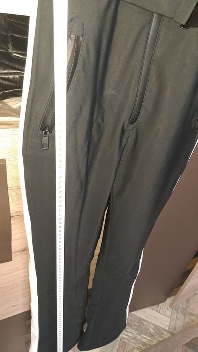 Vand costum ski negru Zara