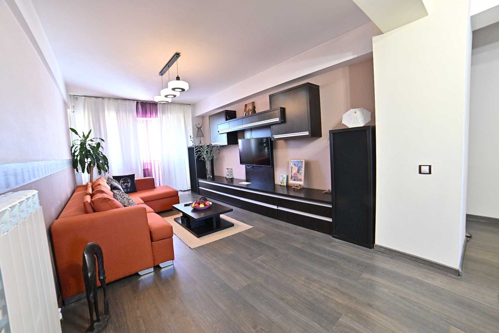 Apartament de vanzare, 4 camere, Rovine - Craiova