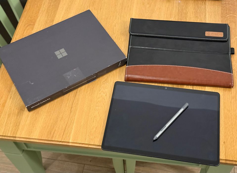 Microsoft Surface Pro 11 (Arm64 X Elite) + Калъф + Pen (на един месец)