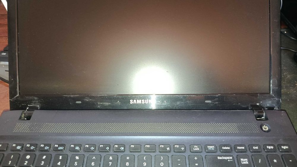 samsung  270e noutbook  ofisniy va yengil o`yin uchun