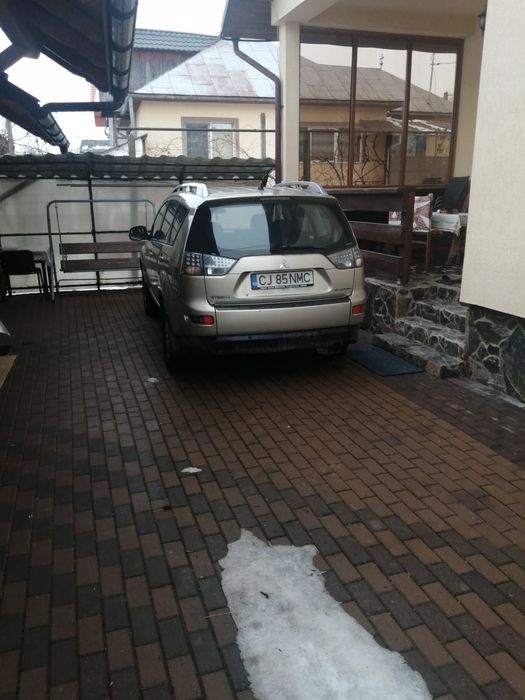 Vând Mitsubishi Outlander