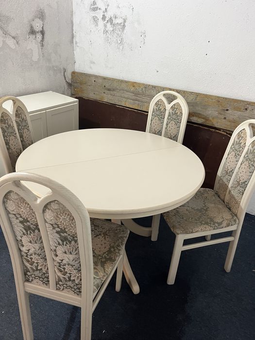 Masa extensibila cu scaune