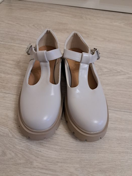 Продам обувь туфли демисезонные