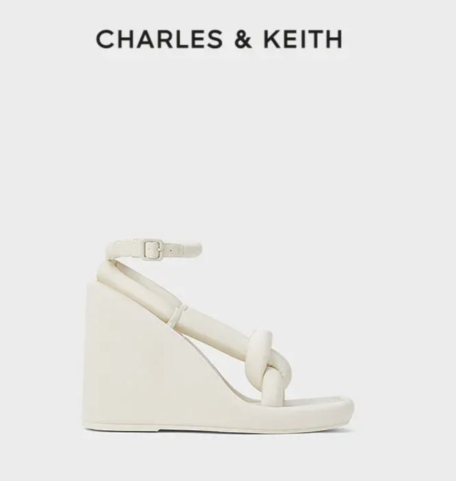 Босоножки ( сабо ) на танкетке