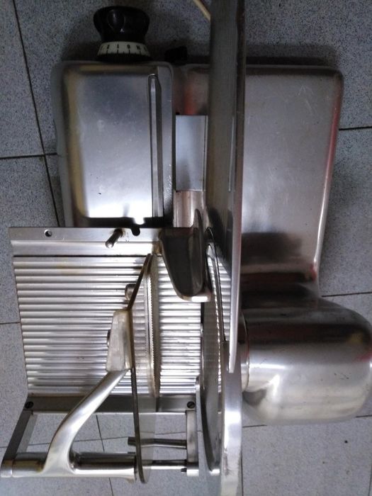 Професионален слайсер / резачка Бизерба модел Р704