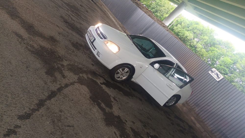 Lasetti 1.8 2011 yil