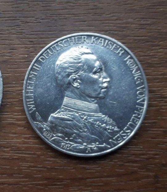 Серебряная монета .