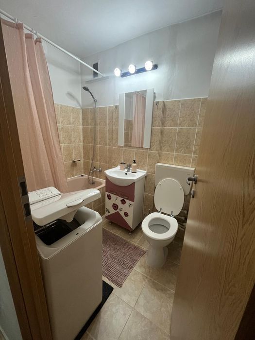 Închiriez apartament