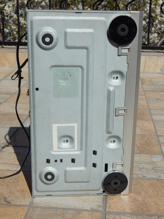 DVD player LG DVD-3000E cu cabluri SCART si audio (fabricat pt UK)