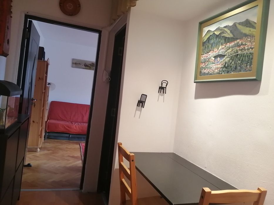 Închiriez apartament cu 2 camere