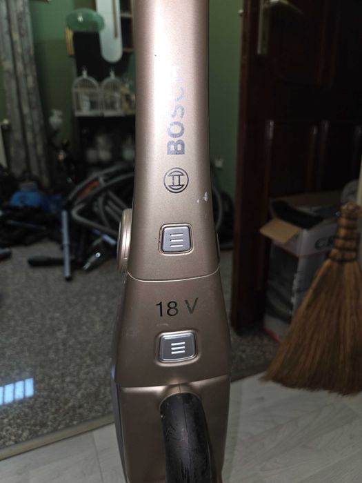Прахосмукачка  Bosch безкабелна 18w