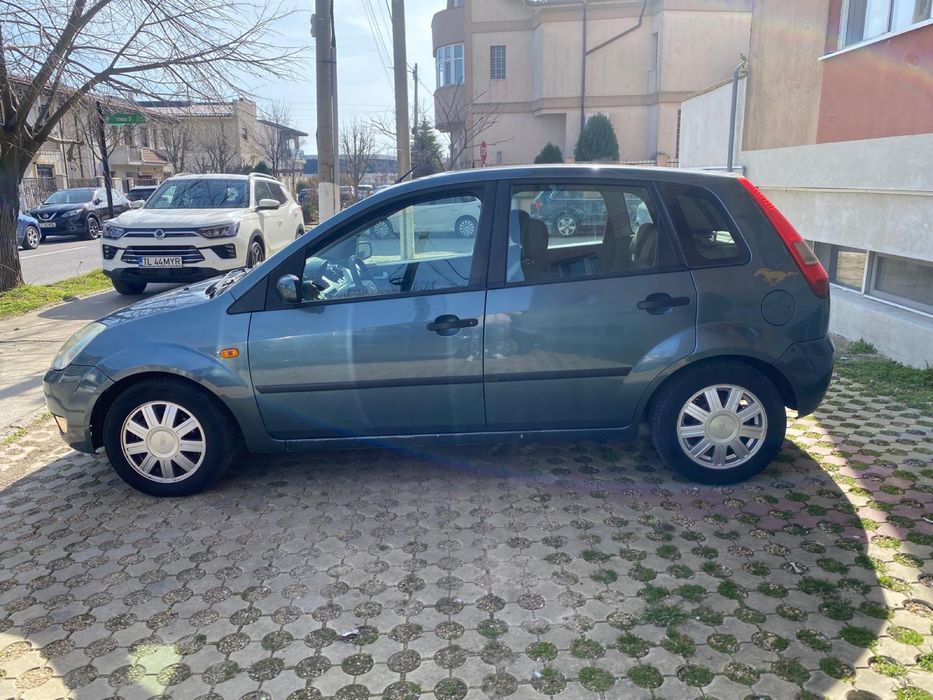 Okazie-vand Ford fiesta facelift 2005 stare impecabila