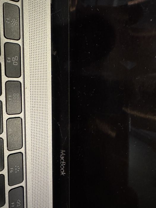 Продам Macbook 2015