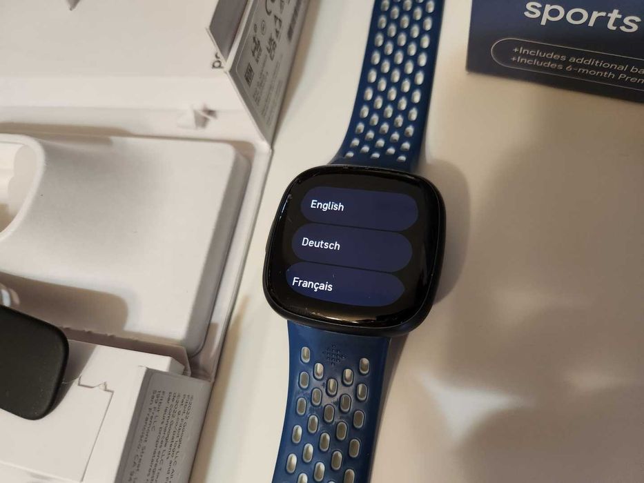 Fitbit Versa 4 с кутия, гаранция и 2 каишки