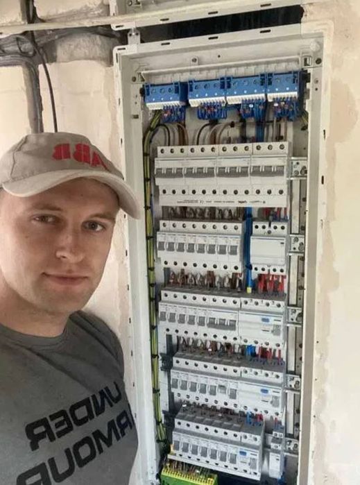Услуги электрика недорого