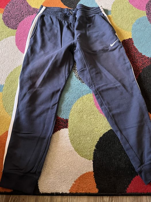 Vând pantaloni de bumbac Nike