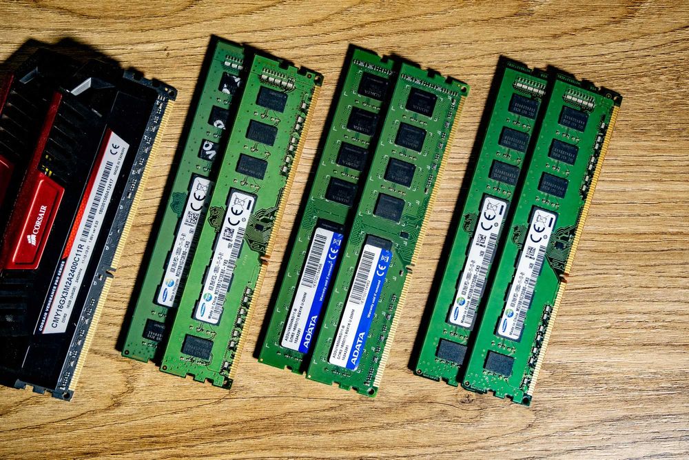 Kit-uri memorie DDR3 16/32/64 GB ( rămase 2 )
