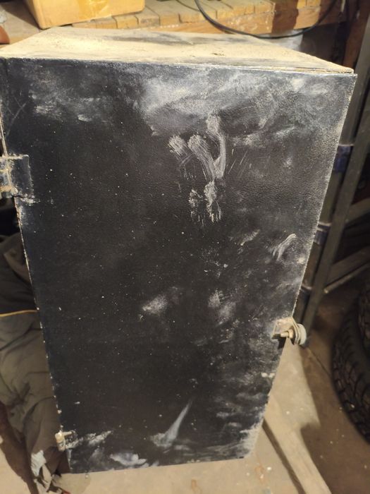 Продам металлический ящик.