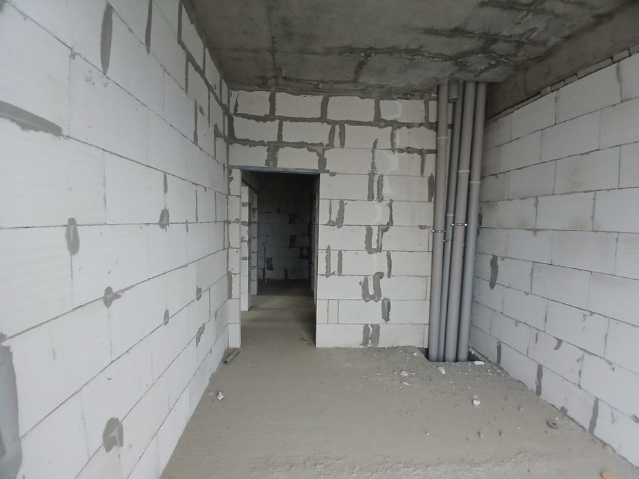 Срочно ПРОДАЁТСЯ 2х комнатная квартира на 8 этаже орр Бухара сити