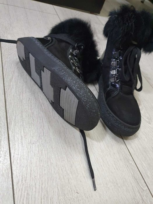 Ghete fetite, din piele cu blanita naturala, captuseala polar, mas 31