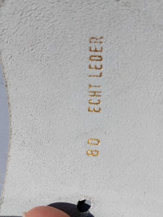 Красив дамски бял колан, широк, от естествена кожа - релефна, 9 лв.