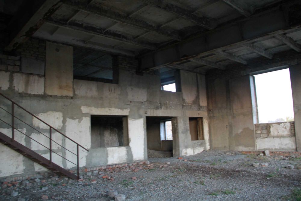 Недостроенное здание СТО