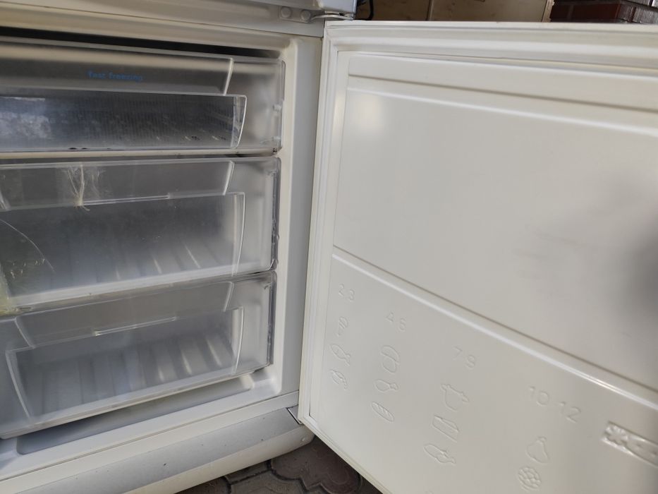 Холодильник indesit