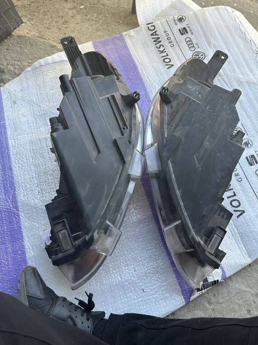 Faruri stanga dreapta ford fiesta.h1bb-13w030-ae.h1bb-13w029-ae.