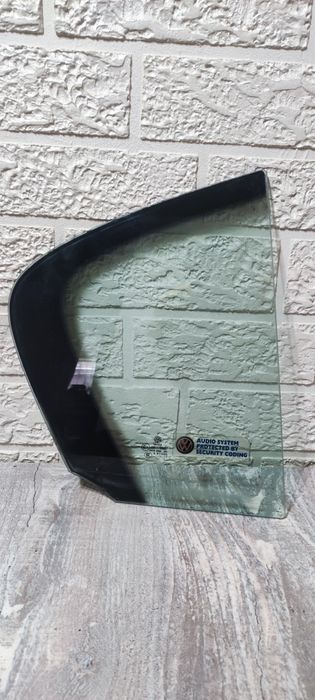 Продам форточку от Passat B6