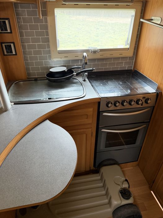 Fleetwood Heritage 2006 двуосна каравана – баня, кухня готова за къмпинг. 0888304019