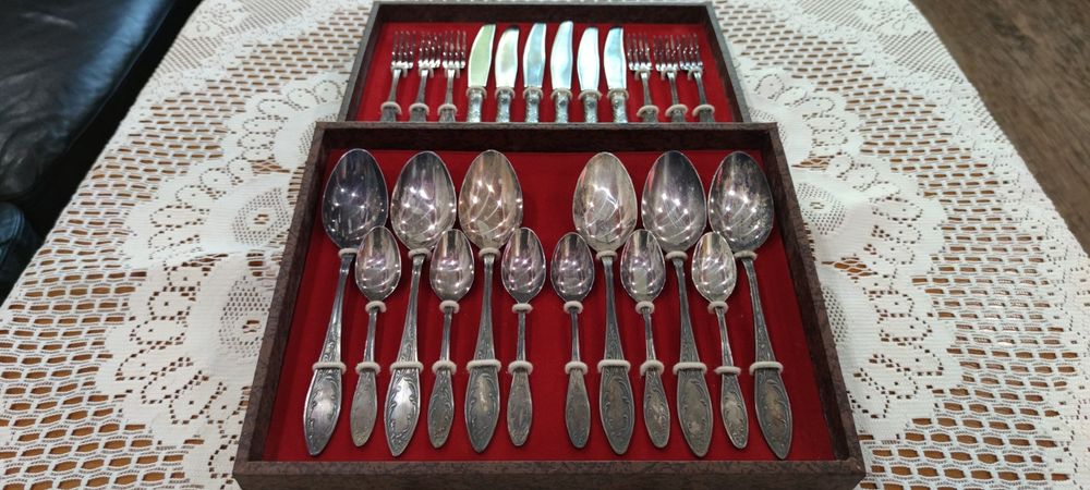 Антикварни Посребрени Прибори за Хранене