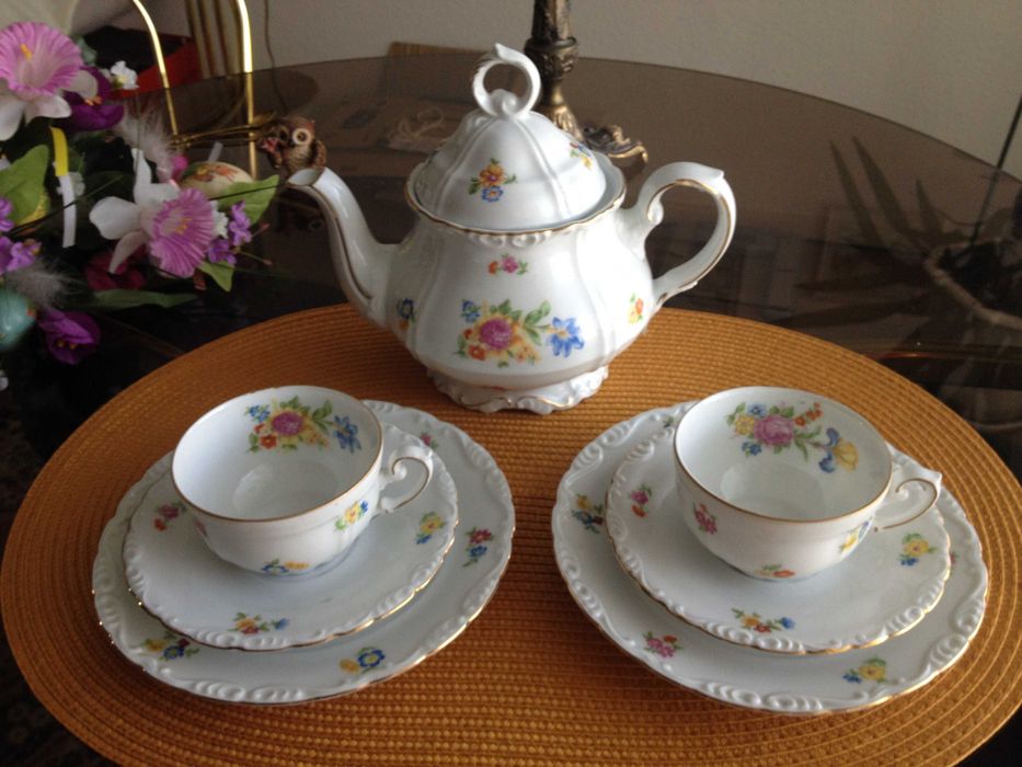 Нови. Красиви старинни сервизи за кафе, чай.