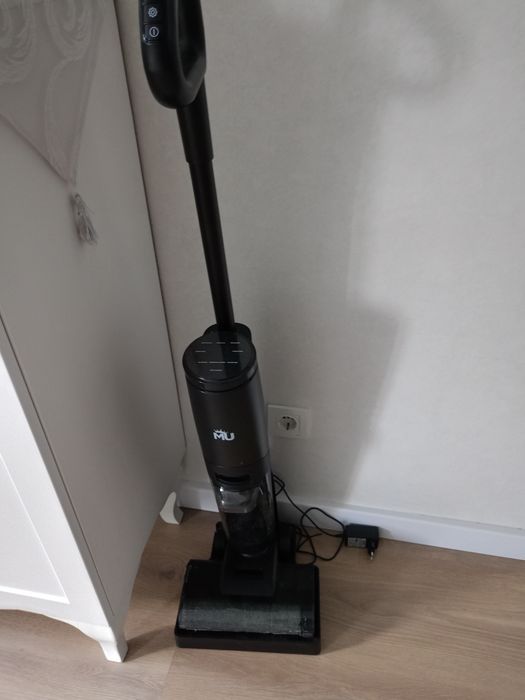 Моющий пылесос. Пользовались всего пару раз.