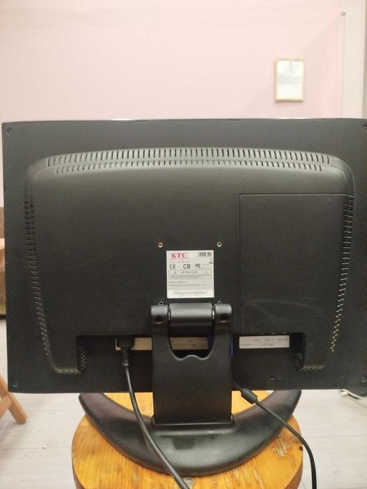 19" Монитор KTC с вградени тонколони + кабели и HDMI адаптер