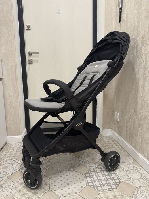 Коляска Joie