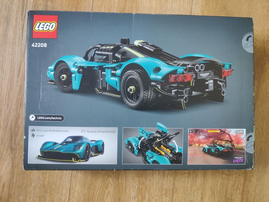 LEGO: Автомобиль Aston Martin Valkyrie Technic 42208