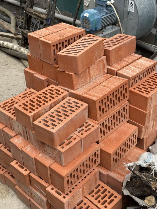 Қызыл кірпіш 300