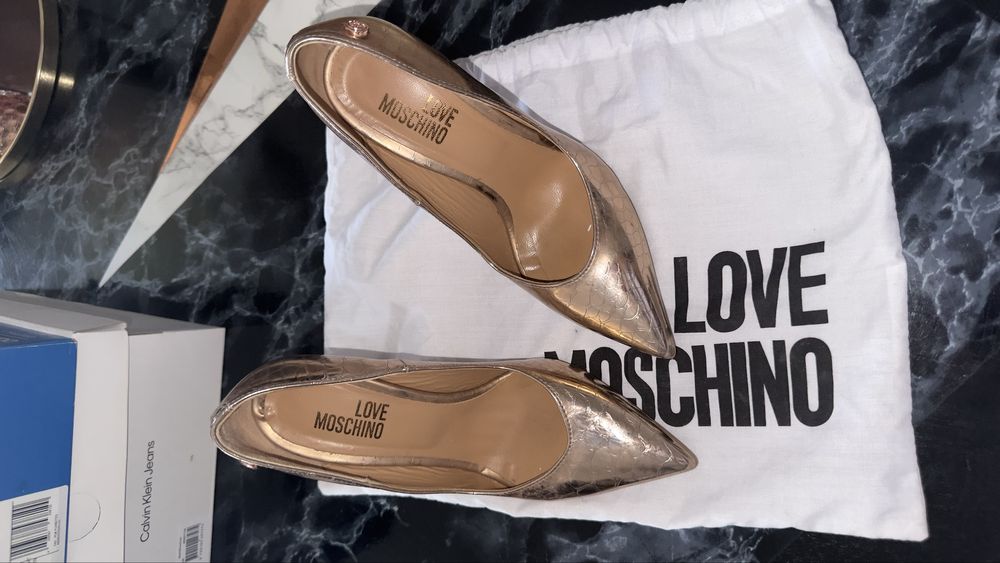 Официзлни обувки Moschino