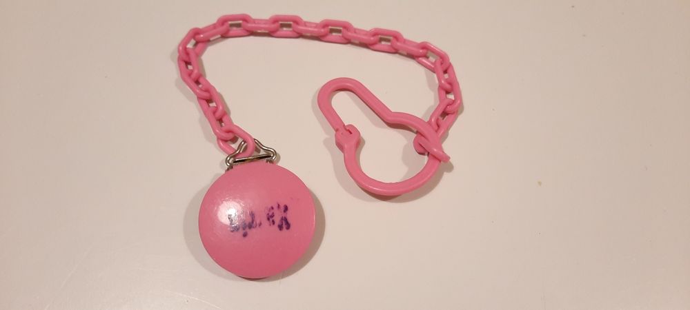 Кутийка и два клипса за биберон