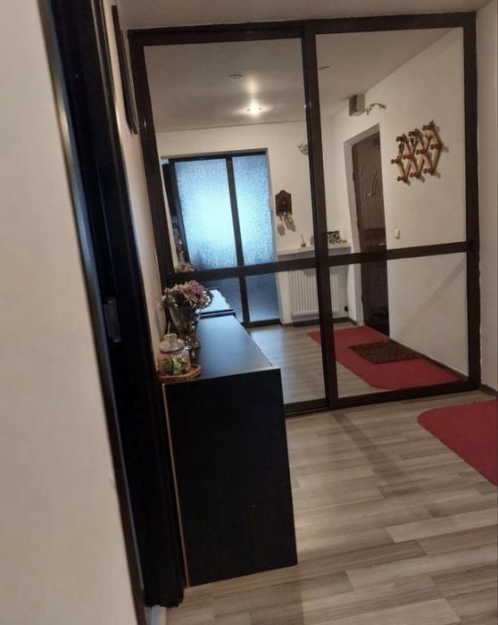 Vand apartament zona Precista!