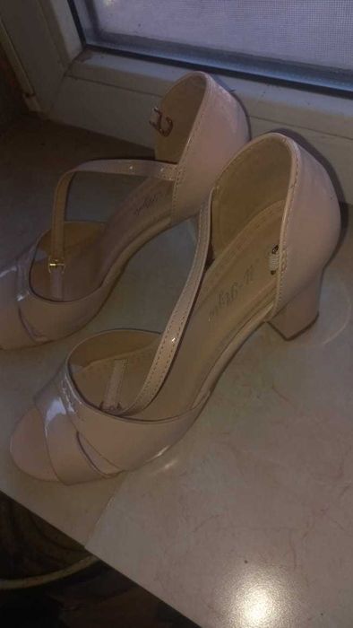 Босоножки женские