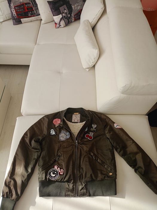 Vând geaca sport Pull&Bear, produs de calitate superioara mărimea S.