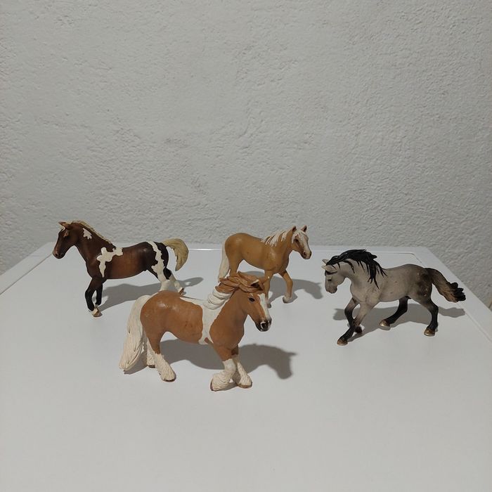 Фигурки Schleich коне