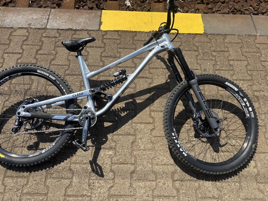 Vand commencal clash 2024