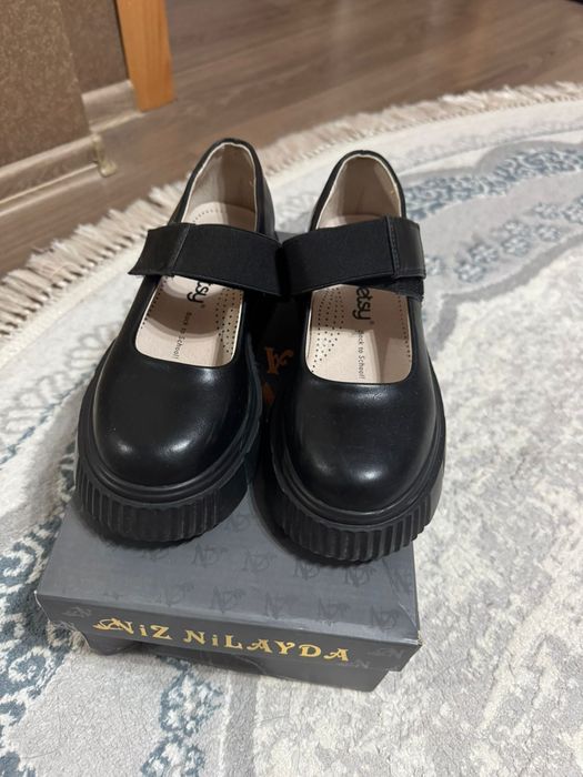 Детский туфли ,чёрного цвета