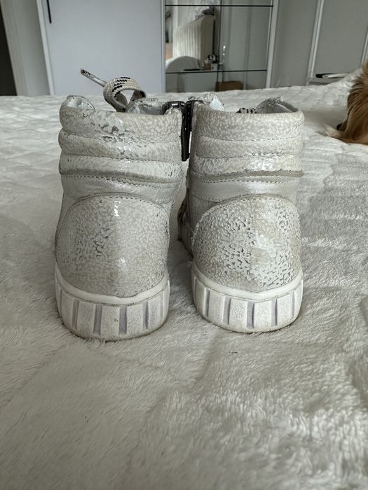 Затворени високи обувки 22 новер